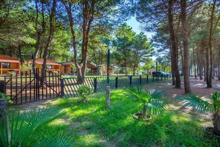 Saranda Beach Bungalow Улцинь Экстерьер фото